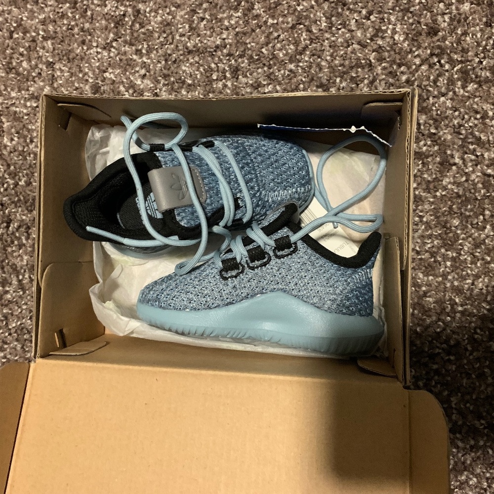 NEW BABY ADIDAS SHOES SIZE 4C